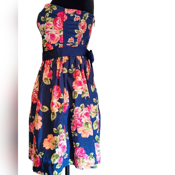 Forever 21 Navy NS dress 👗 - Picture 5 of 12